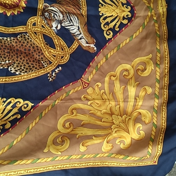 Salvatore Ferragamo Safari Tigers Gold Silk Scarf Vintage hand rolled edges - Picture 6 of 14